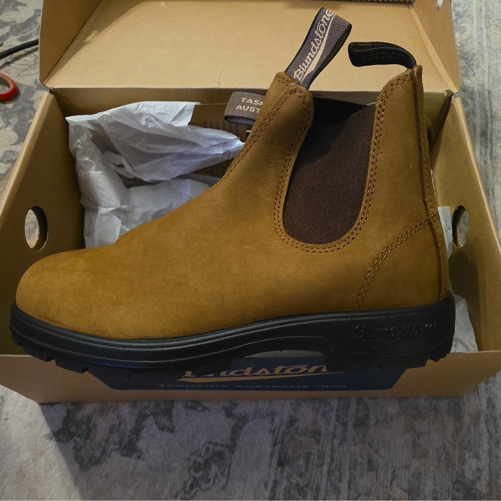 Blundstone 562 Boot | size 6.5 Mens 8.5 Womens Saddle Brown | Authentic New - Picture 4 of 9